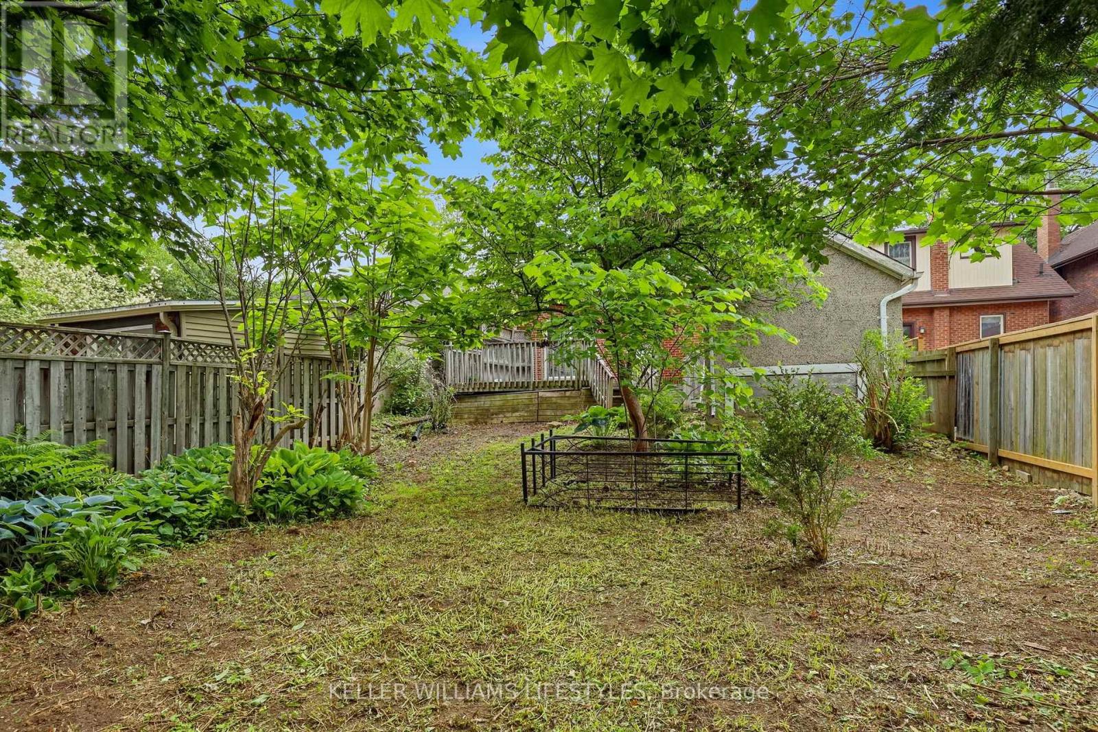 15 Lyndhurst Place, London South, Ontario  N6C 4H7 - Photo 9 - X13437122