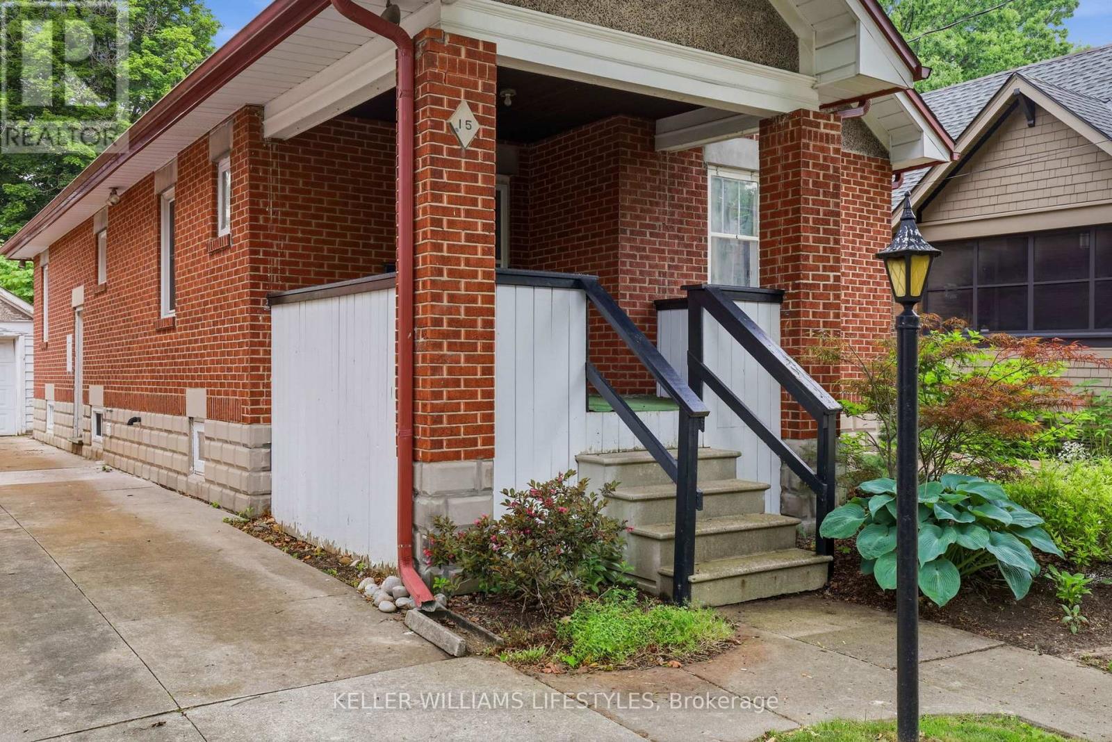 15 Lyndhurst Place, London South, Ontario  N6C 4H7 - Photo 4 - X13437122