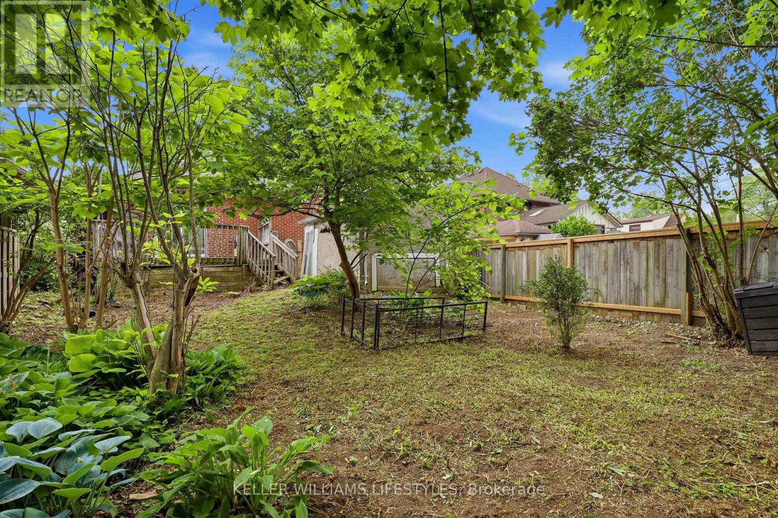 15 Lyndhurst Place, London South, Ontario  N6C 4H7 - Photo 8 - X13437122