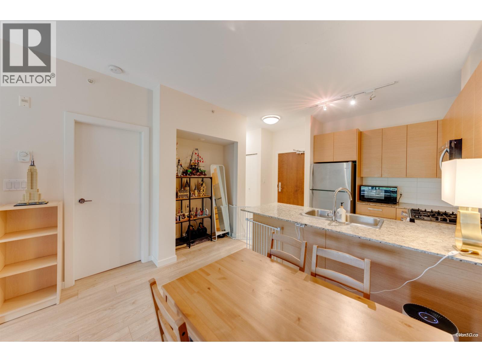 Listing image 11