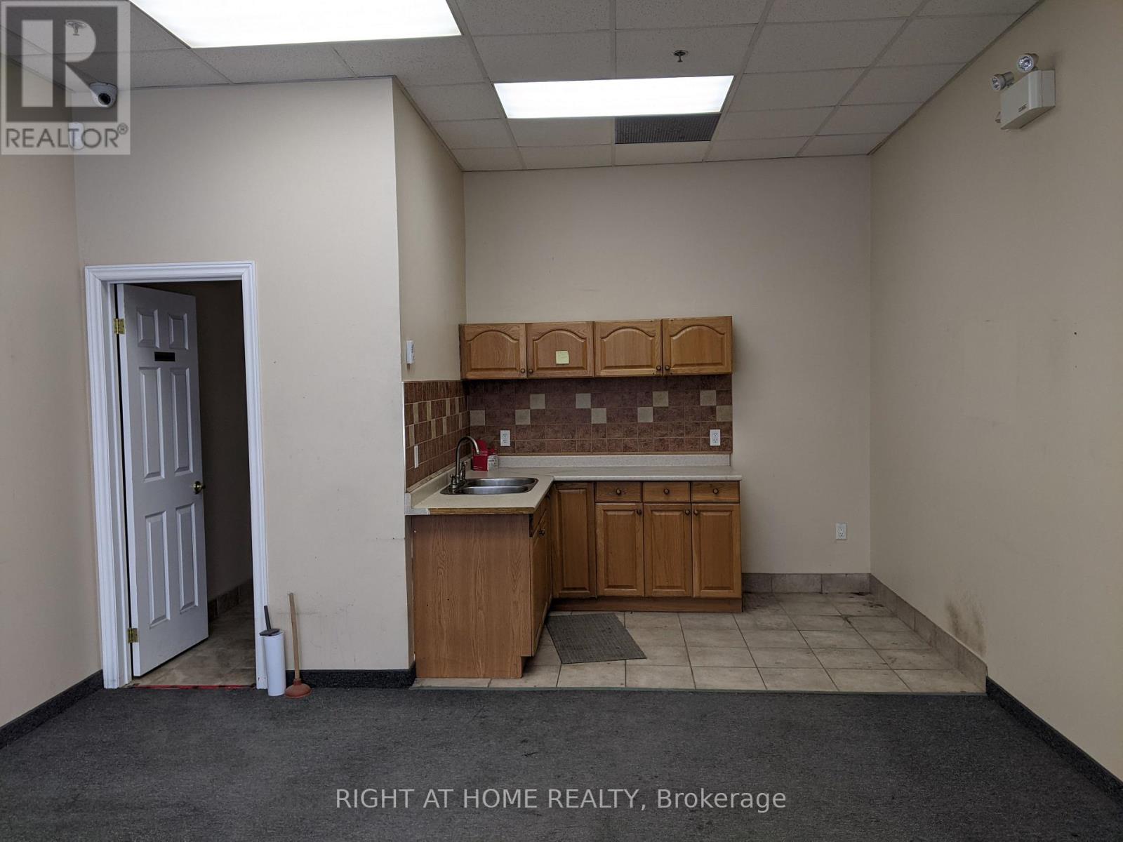 9 - 132 Railside Road, Toronto, Ontario M3A 1A3 - Photo 3 - C13438730
