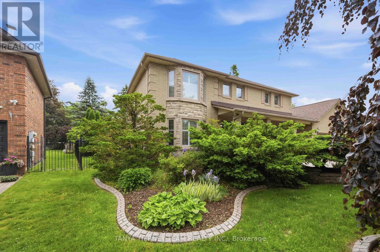 1255 Abbey Road, Pickering, Ontario  L1X 1W3 - Photo 3 - E13438670
