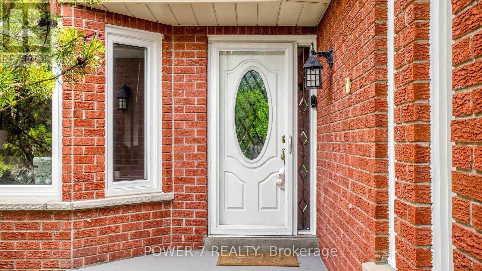 71 Canterbury Court, Richmond Hill, Ontario  L4C 8E7 - Photo 2 - N13438768