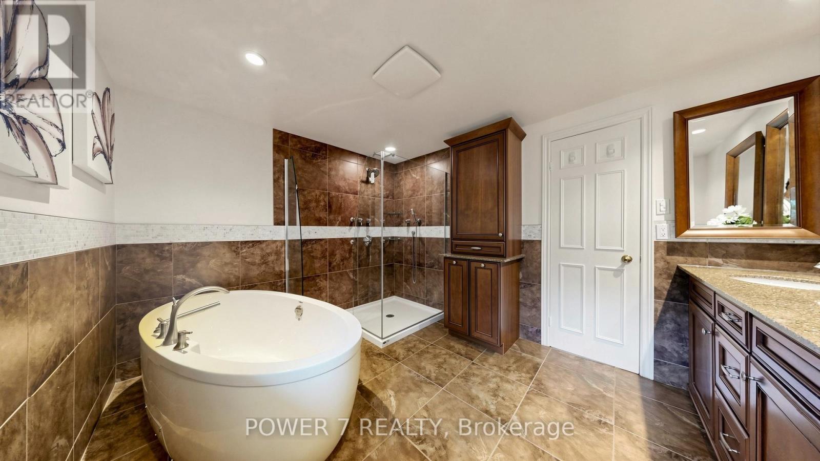 71 Canterbury Court, Richmond Hill, Ontario  L4C 8E7 - Photo 24 - N13438768
