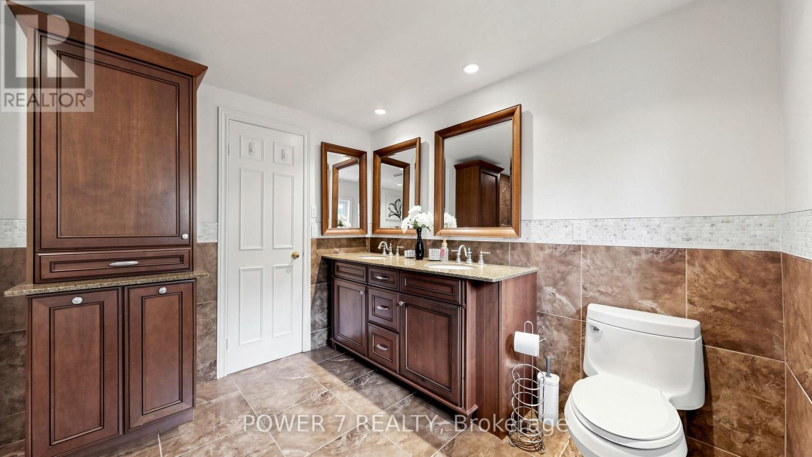 71 Canterbury Court, Richmond Hill, Ontario  L4C 8E7 - Photo 25 - N13438768