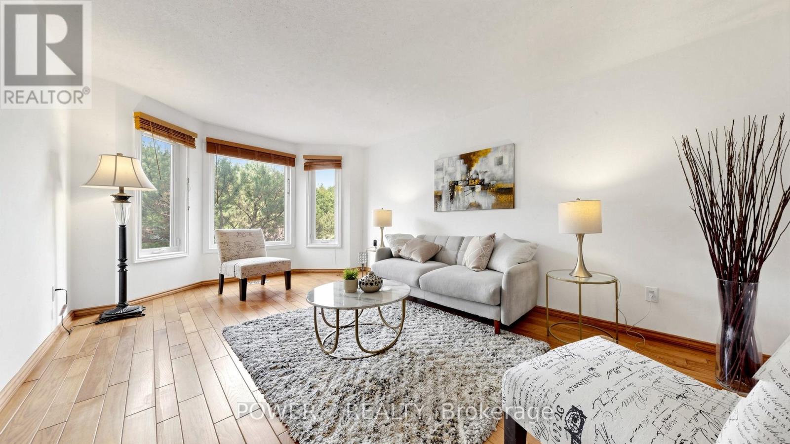 71 Canterbury Court, Richmond Hill, Ontario  L4C 8E7 - Photo 4 - N13438768