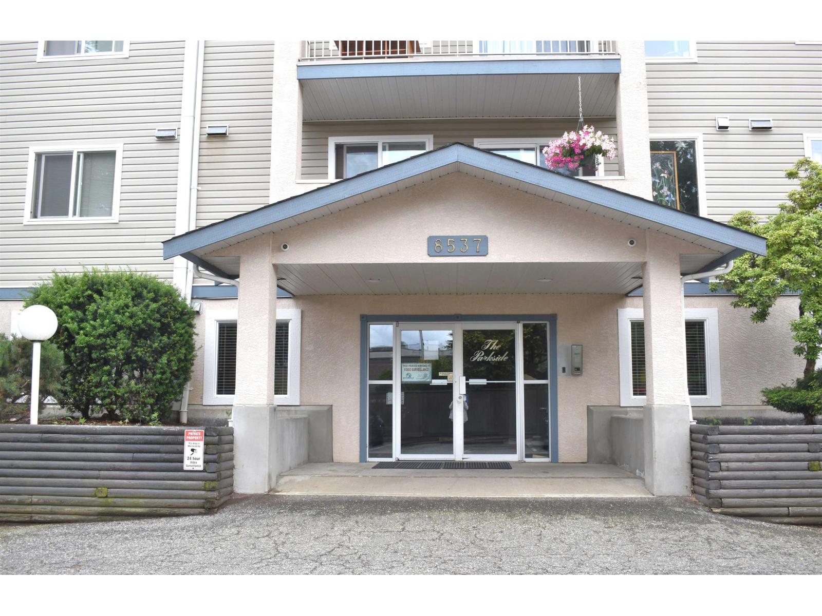 402 8537 YOUNG ROAD|Chilliwack Proper South