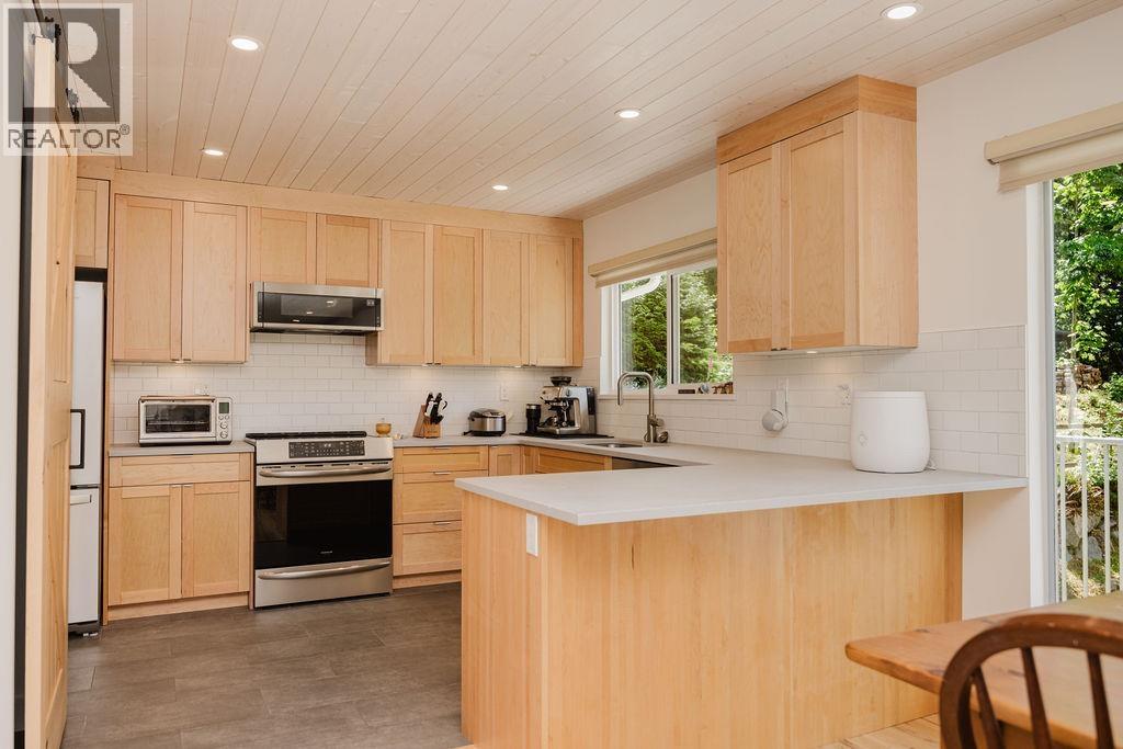 5079 Elliot Road, Pender Harbour, British Columbia  V0N 1S1 - Photo 9 - R3135242