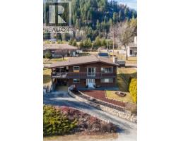 520 10th Avenue, Castlegar, British Columbia