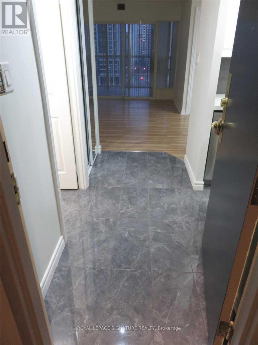 801 - 285 Enfield Place, Mississauga, Ontario  L5B 3Y6 - Photo 2 - W13438462
