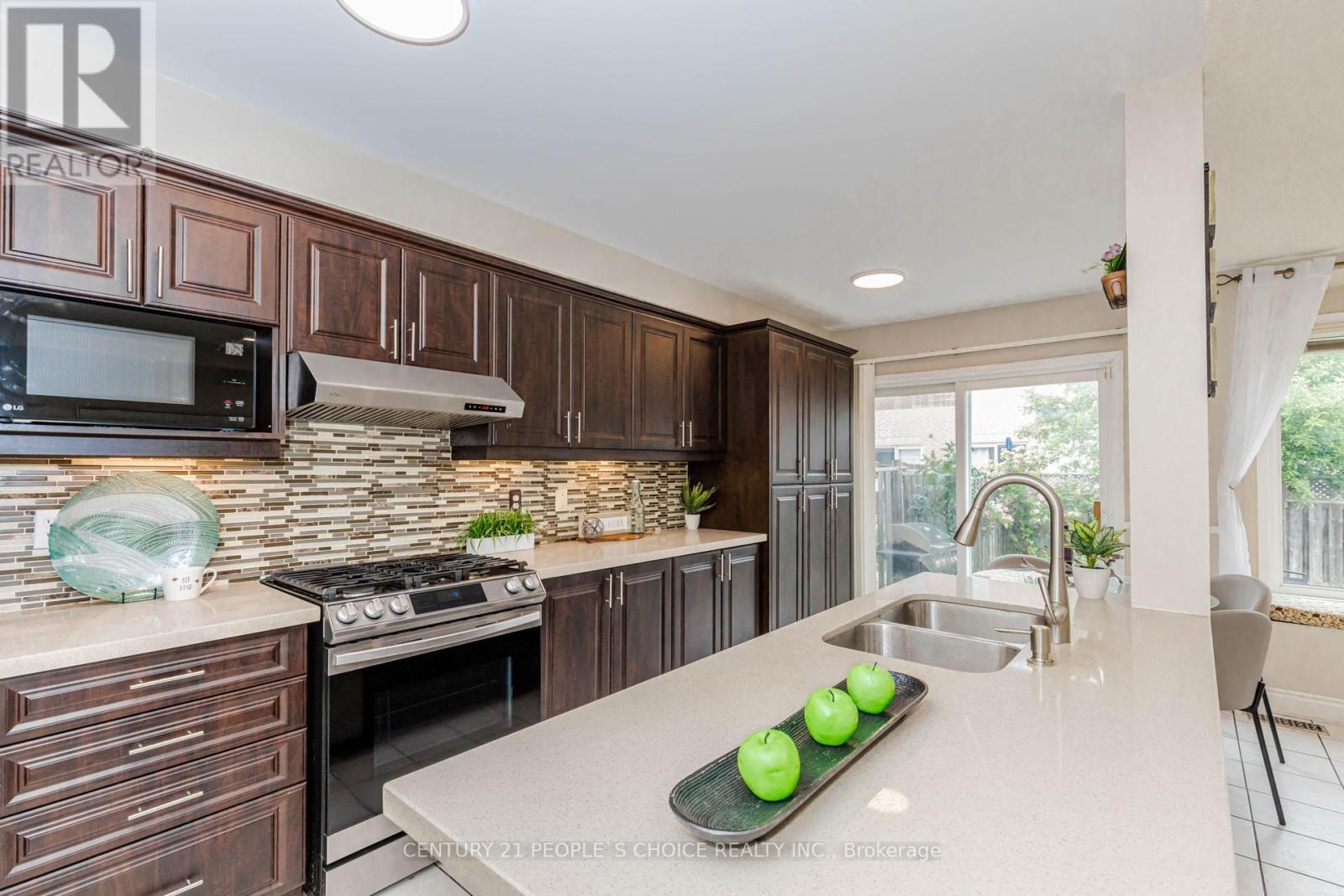 5889 Stonebriar Crescent, Mississauga, Ontario  L5V 2T7 - Photo 12 - W13438532
