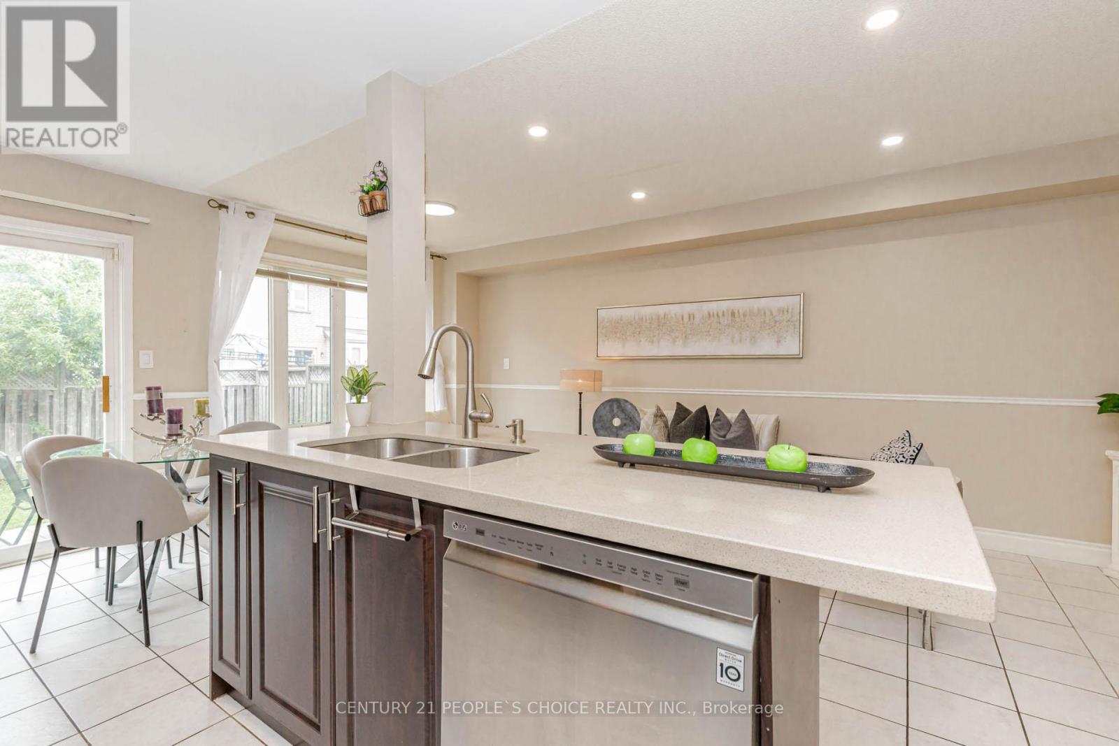 5889 Stonebriar Crescent, Mississauga, Ontario  L5V 2T7 - Photo 15 - W13438532