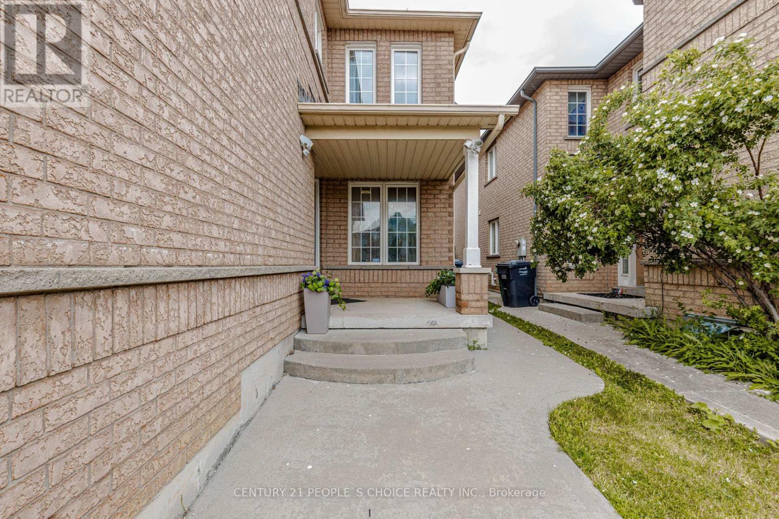 5889 Stonebriar Crescent, Mississauga, Ontario  L5V 2T7 - Photo 3 - W13438532