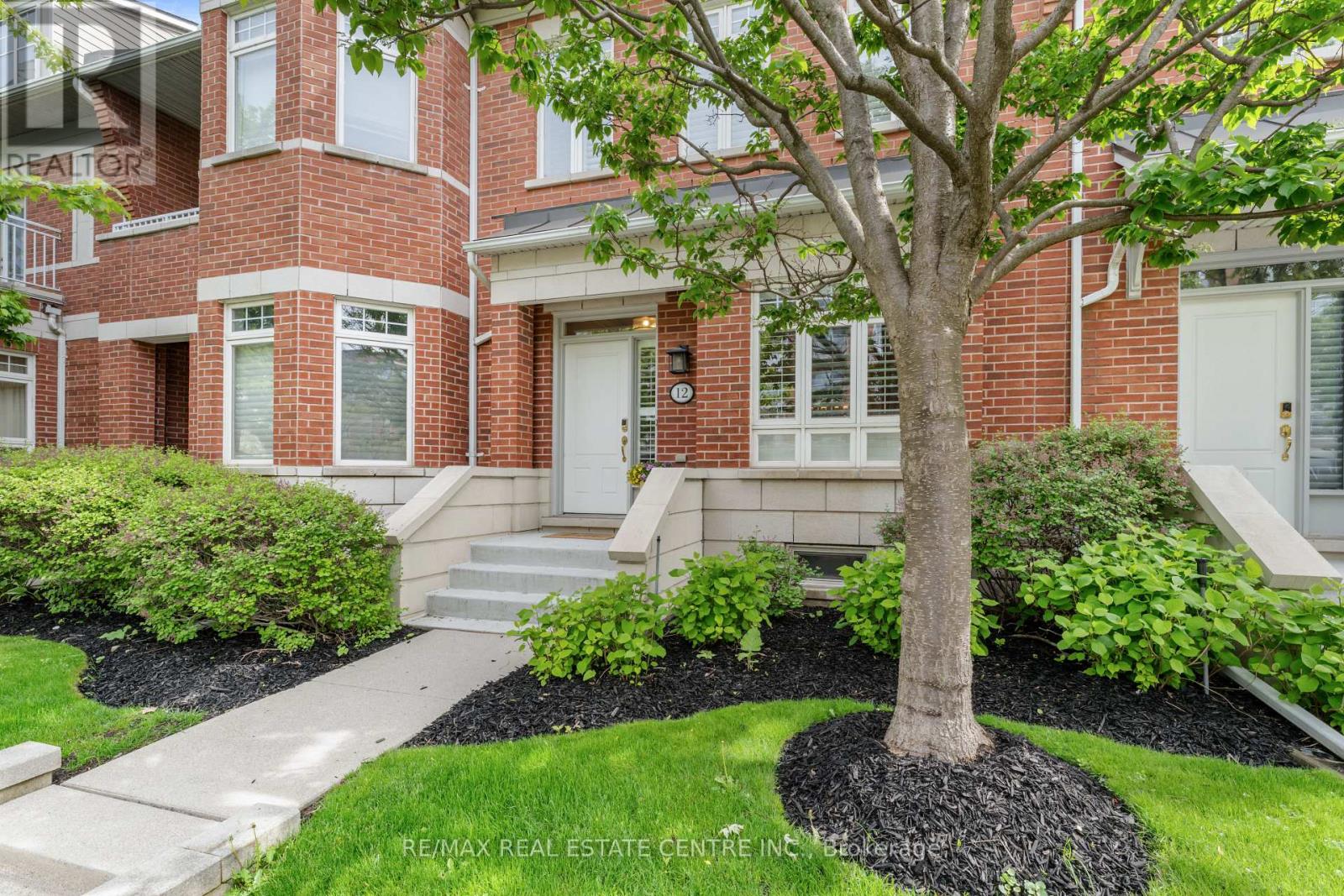 12 St. Lawrence Drive, Mississauga, Ontario L5G 4V1 - Photo 2 - W13438676