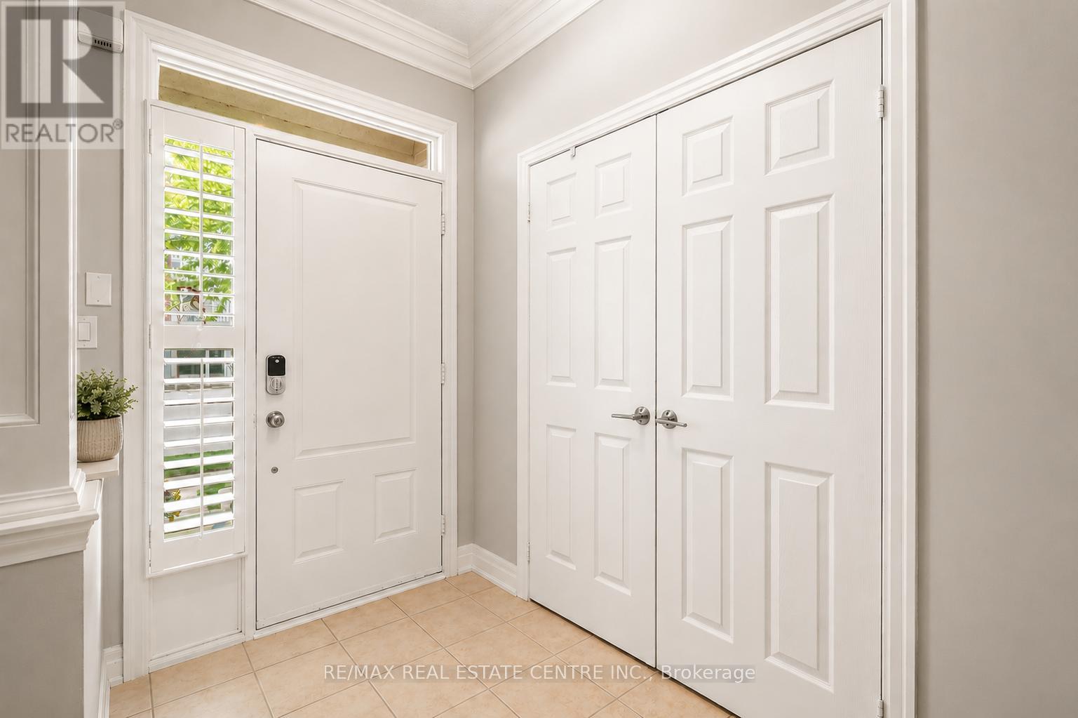 12 St. Lawrence Drive, Mississauga, Ontario L5G 4V1 - Photo 4 - W13438676