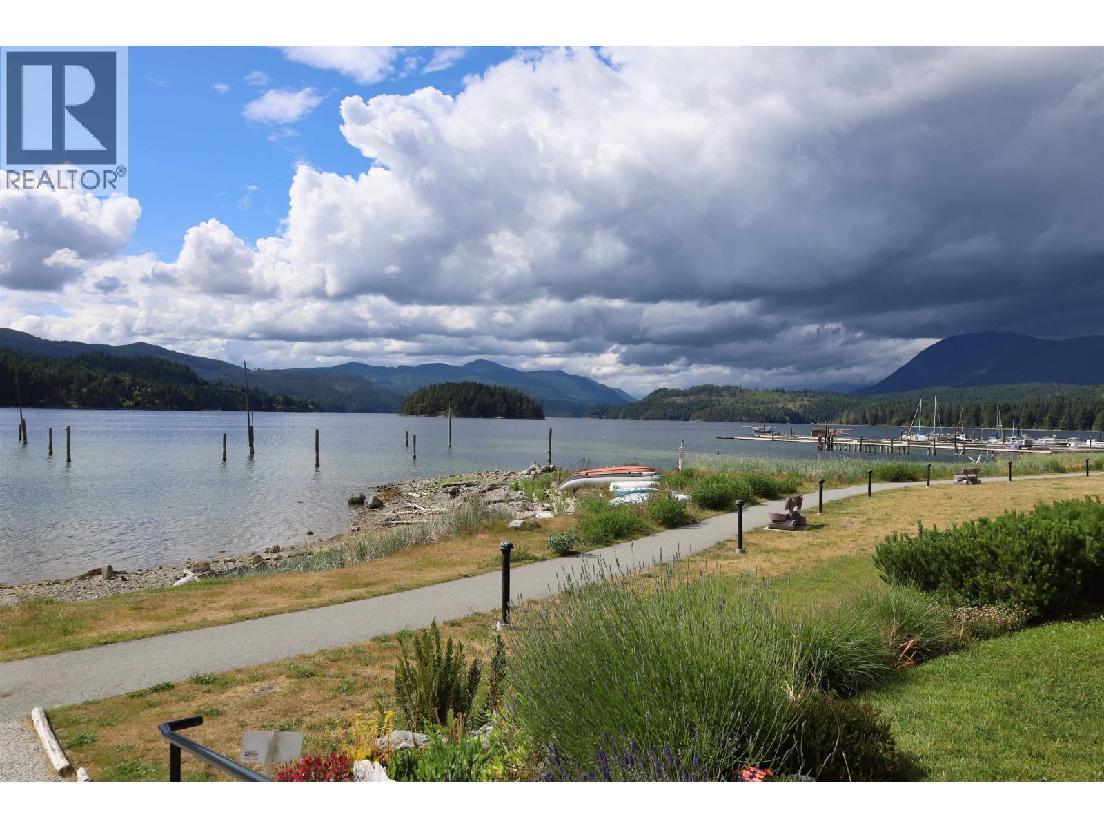 5956 Beachgate Lane, Sechelt, British Columbia  V7Z 0S2 - Photo 6 - R3135403