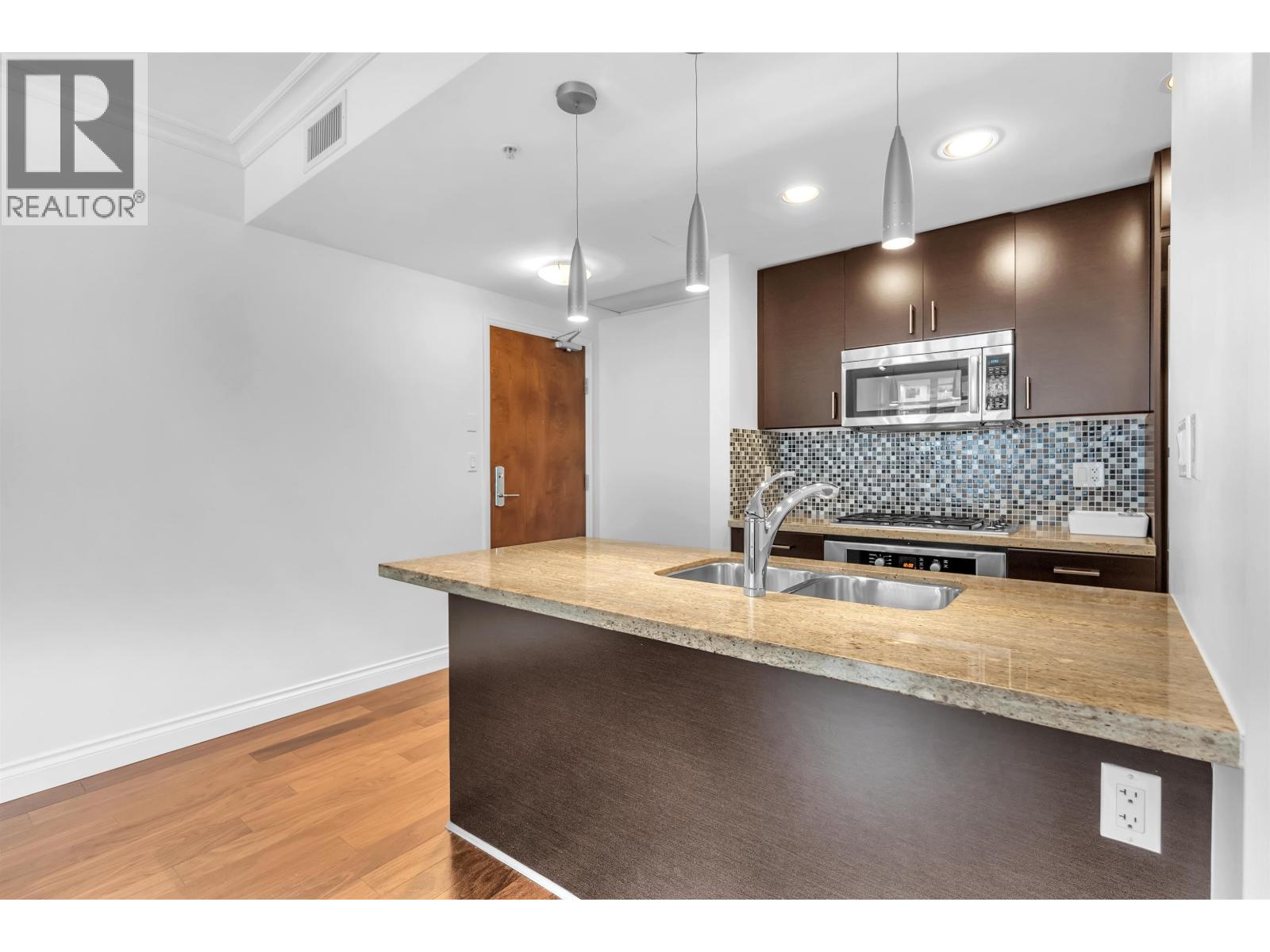 901 172 Victory Ship Way, North Vancouver, British Columbia  V7L 0B5 - Photo 6 - R3135420