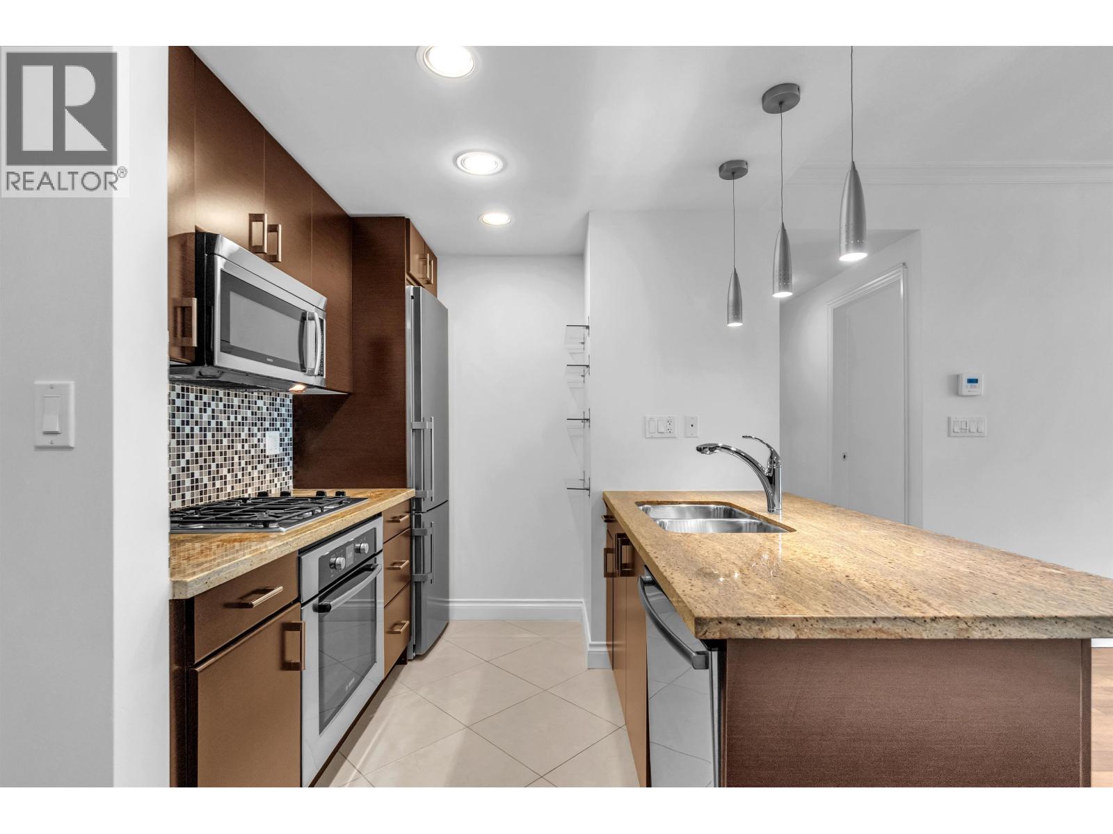 901 172 Victory Ship Way, North Vancouver, British Columbia  V7L 0B5 - Photo 7 - R3135420