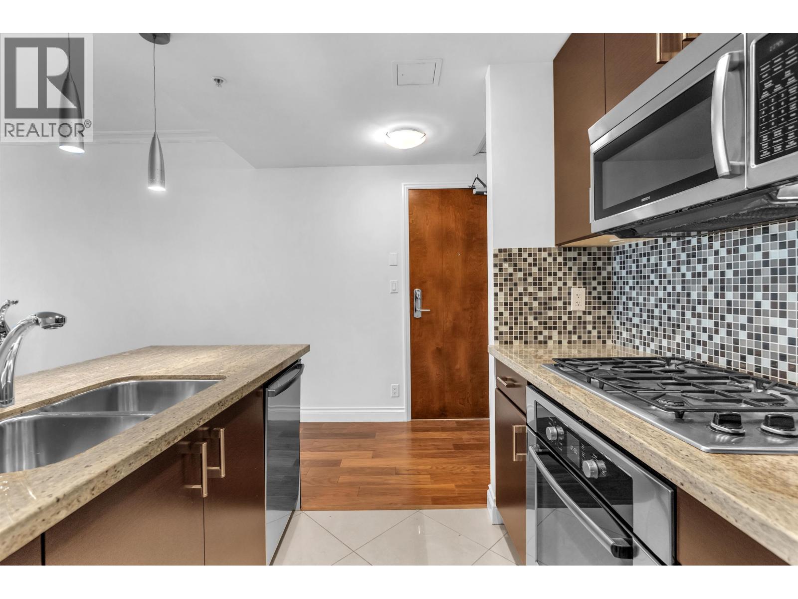 901 172 Victory Ship Way, North Vancouver, British Columbia  V7L 0B5 - Photo 9 - R3135420