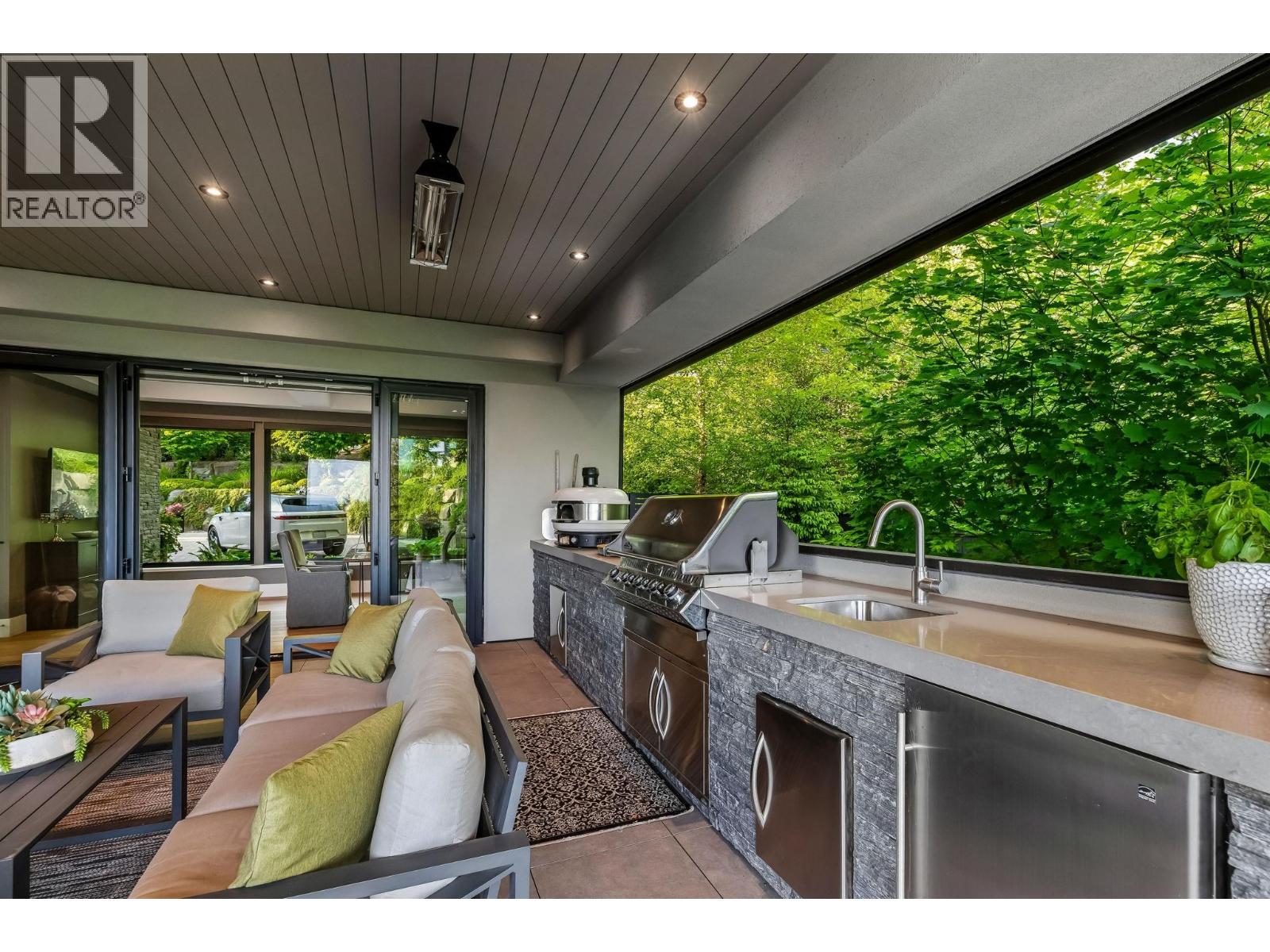 2051 Ridge Mountain Drive, Anmore, British Columbia  V3H 0G7 - Photo 19 - R3134531