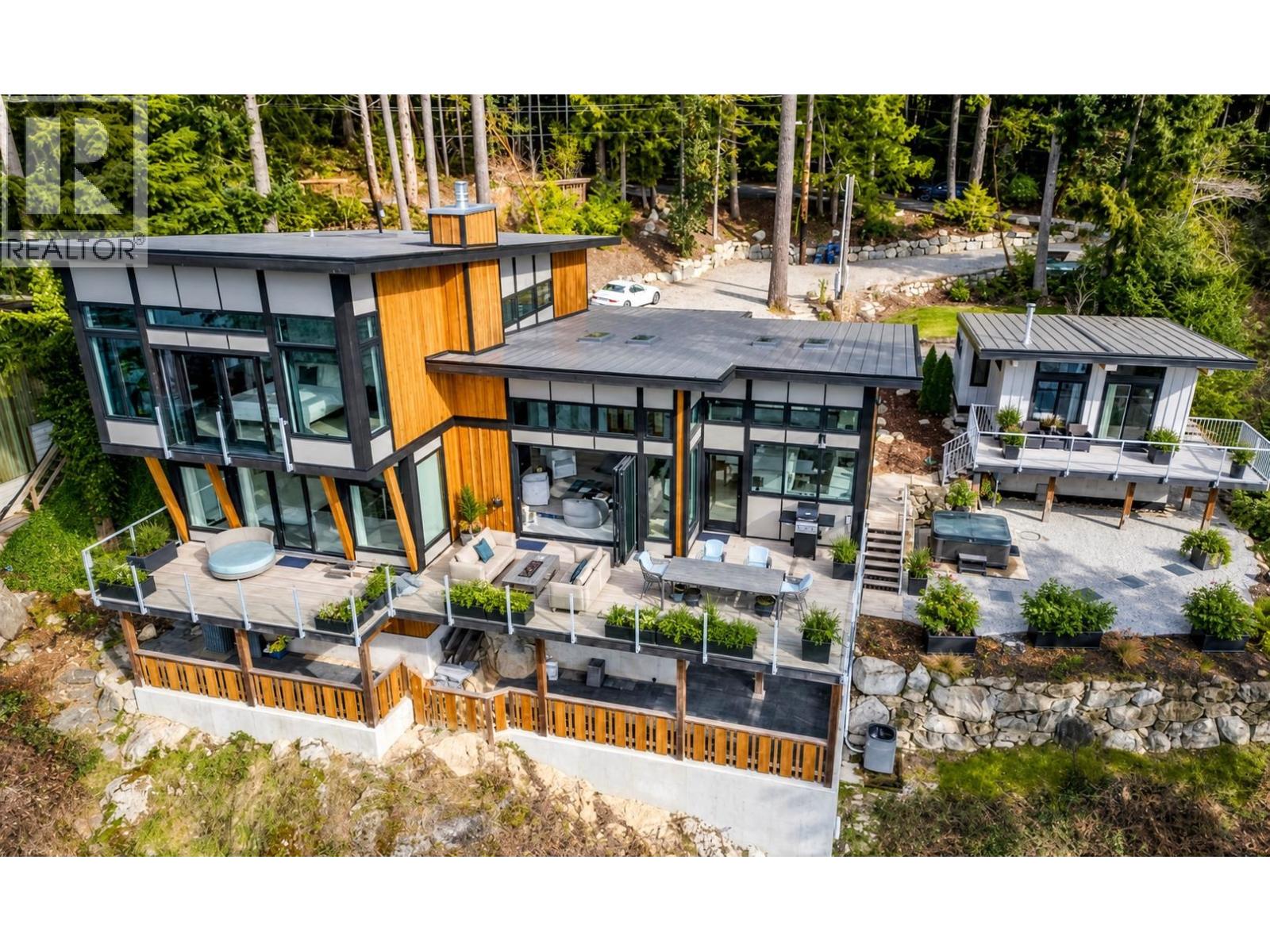 6101 -6099 CORACLE DRIVE, Sechelt, British Columbia
