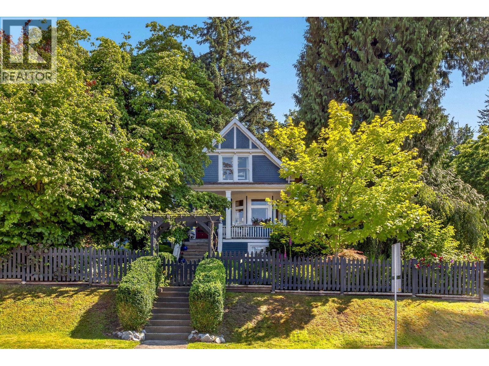 2201 ST GEORGE STREET, Port Moody, British Columbia