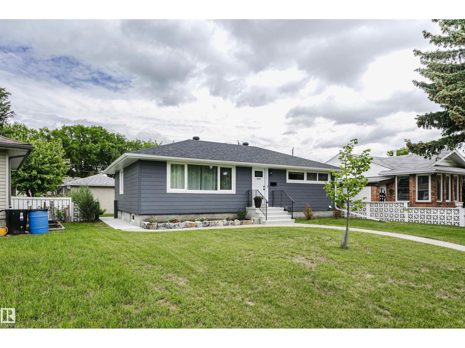8628 64 AV NW, edmonton, Alberta