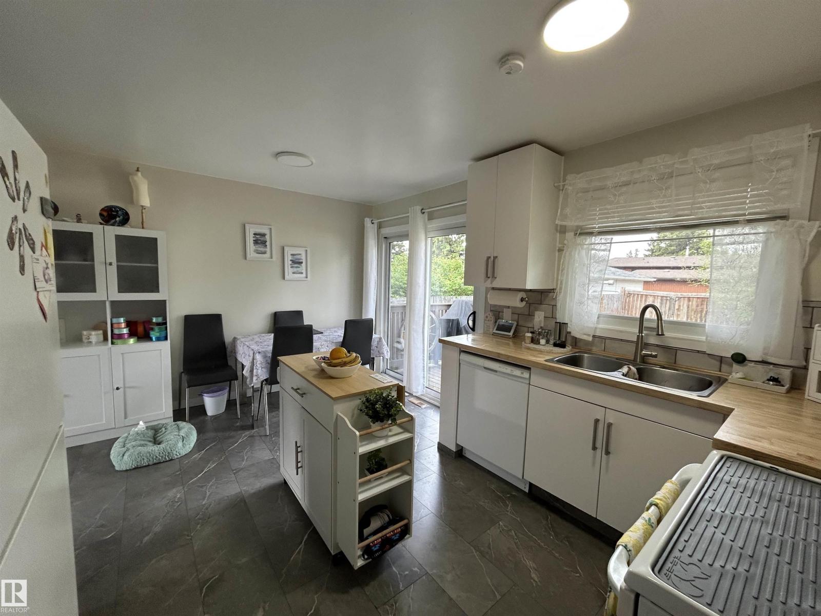 10924 30 St Nw, Edmonton, Alberta  T5W 1V9 - Photo 4 - E4493428