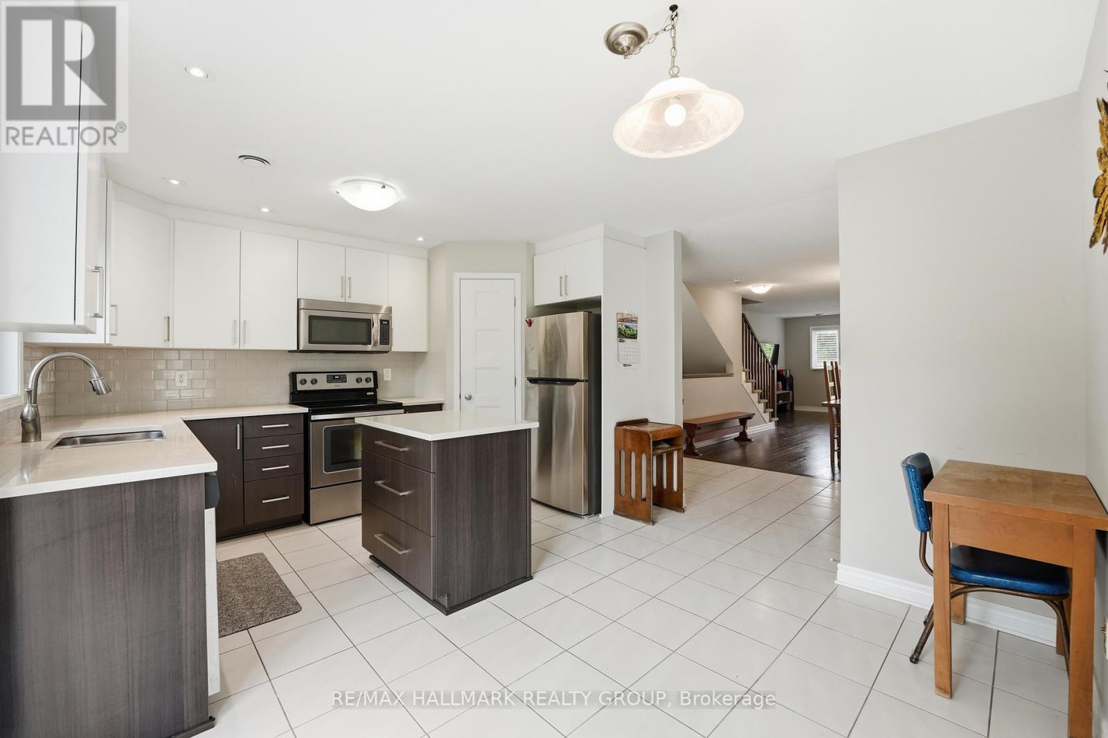 670 Danaca Private, Ottawa, Ontario  K1K 2V7 - Photo 3 - X13438934