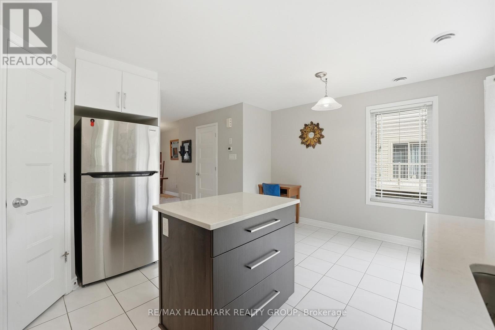 670 Danaca Private, Ottawa, Ontario  K1K 2V7 - Photo 5 - X13438934