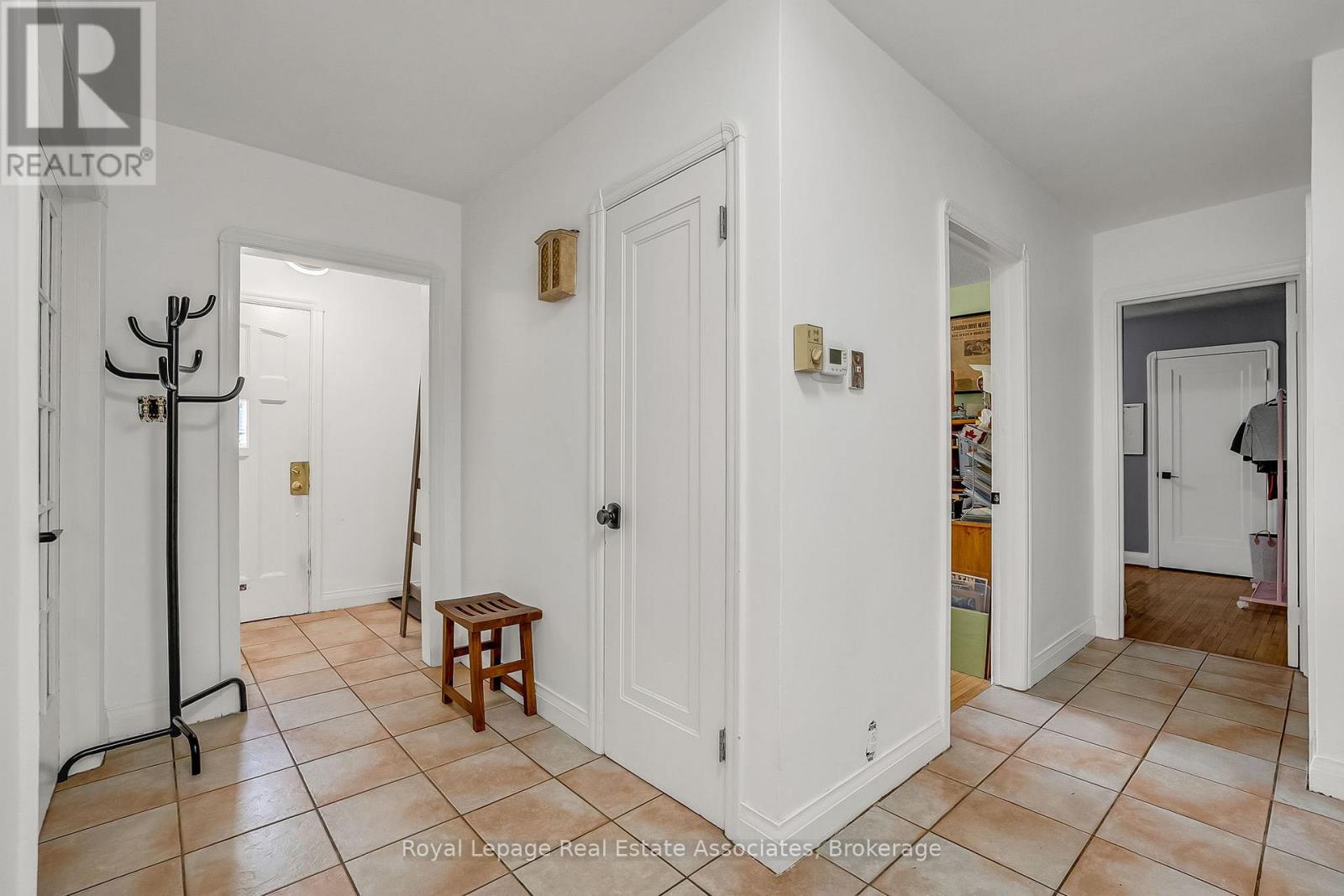 11 Ben Machree Drive, Mississauga, Ontario  L5H 2S2 - Photo 6 - W13157164