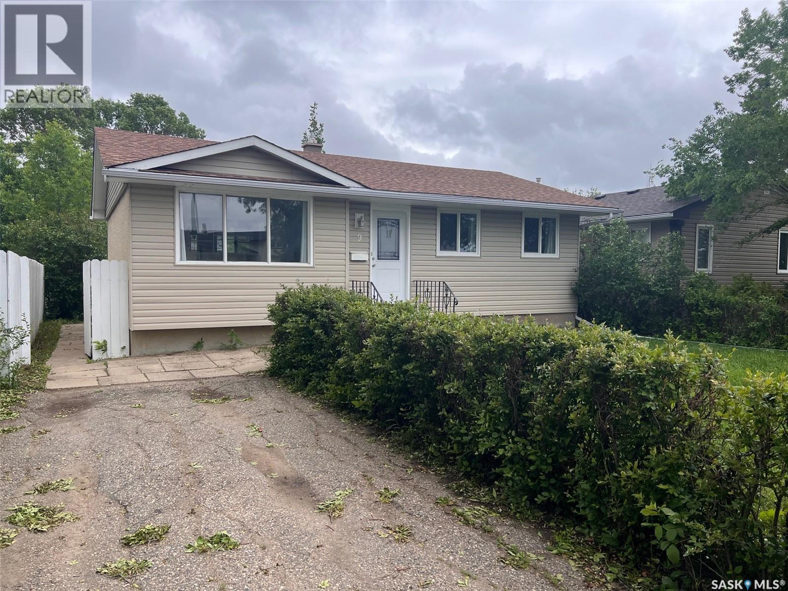 9 Carmichael BAY, regina, Saskatchewan