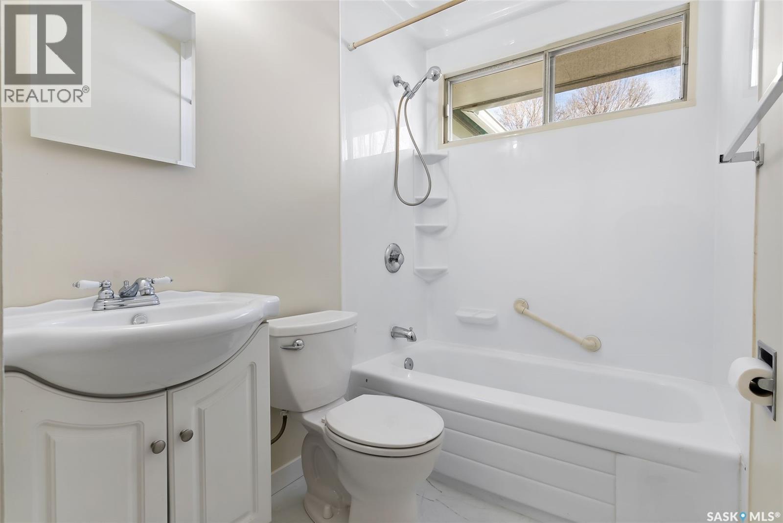 9 Carmichael Bay, Regina, Saskatchewan  S4R 0C7 - Photo 12 - SK039280