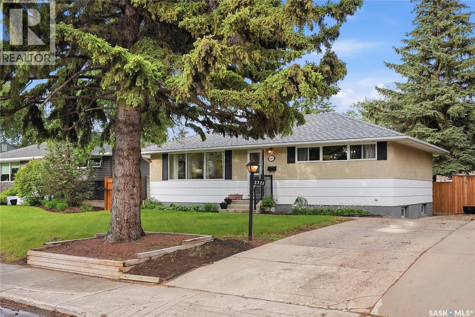 2321 Munroe Avenue S, Saskatoon, Saskatchewan  S7J 1S4 - Photo 1 - SK039173