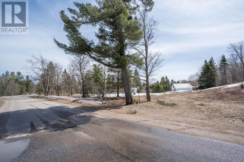 677 Maki Rd, Sault Ste. Marie, Ontario  P6A 6K4 - Photo 10 - SM260804
