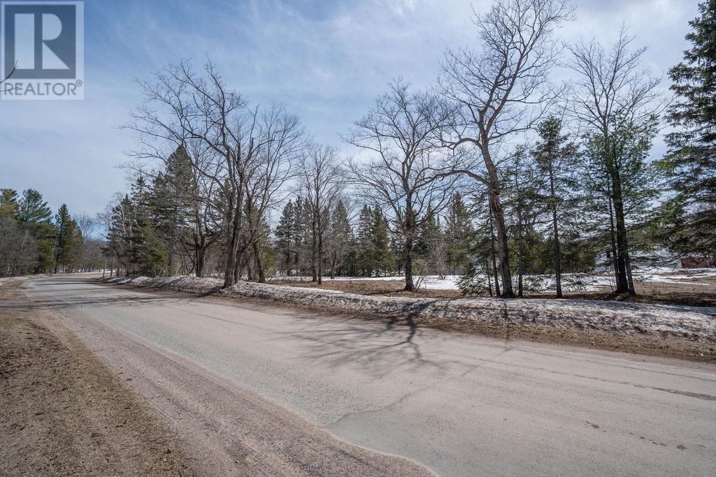 677 Maki Rd, Sault Ste. Marie, Ontario  P6A 6K4 - Photo 13 - SM260804
