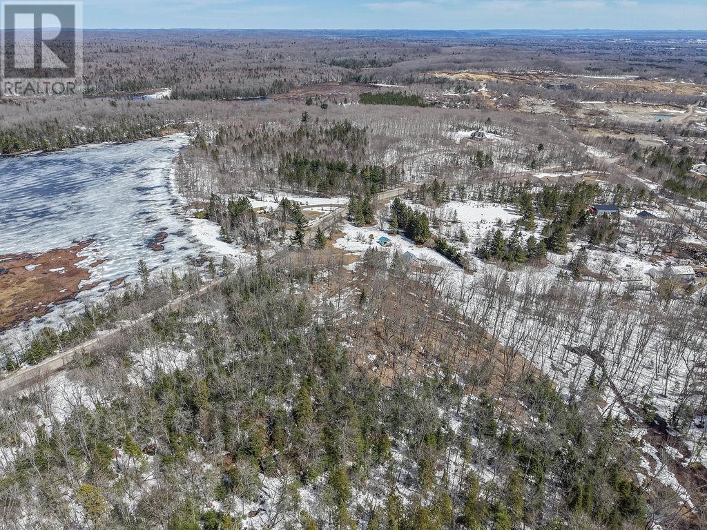 677 Maki Rd, Sault Ste. Marie, Ontario  P6A 6K4 - Photo 4 - SM260804