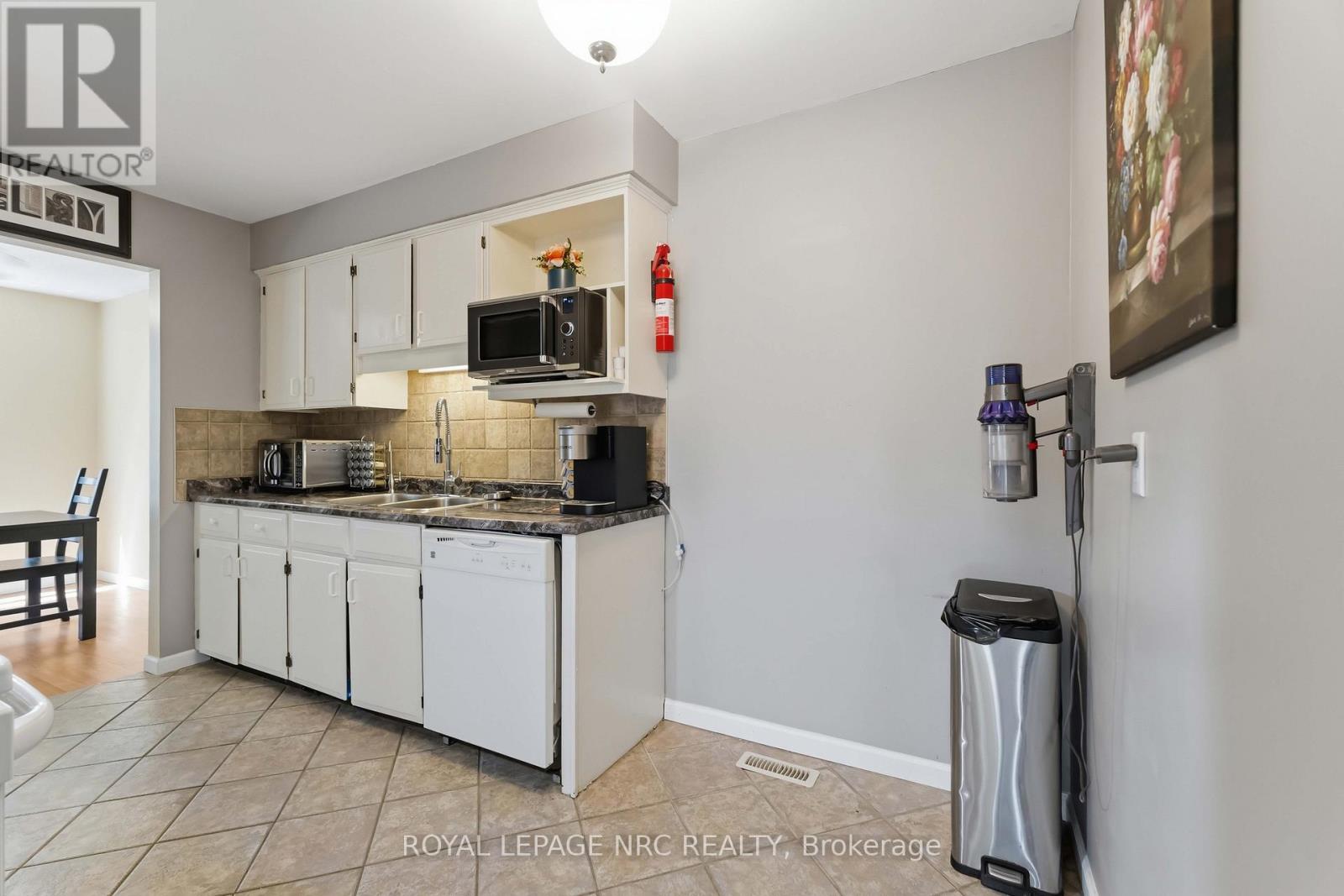 6583 Harmony Avenue, Niagara Falls, Ontario  L2H 1Z3 - Photo 11 - X13438304