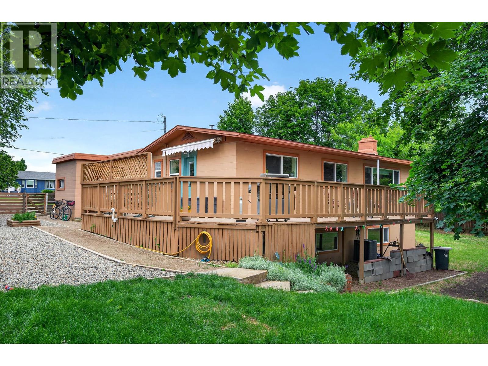 649 Sicamore Drive, Kamloops, British Columbia  V2B 6R6 - Photo 10 - 10390625
