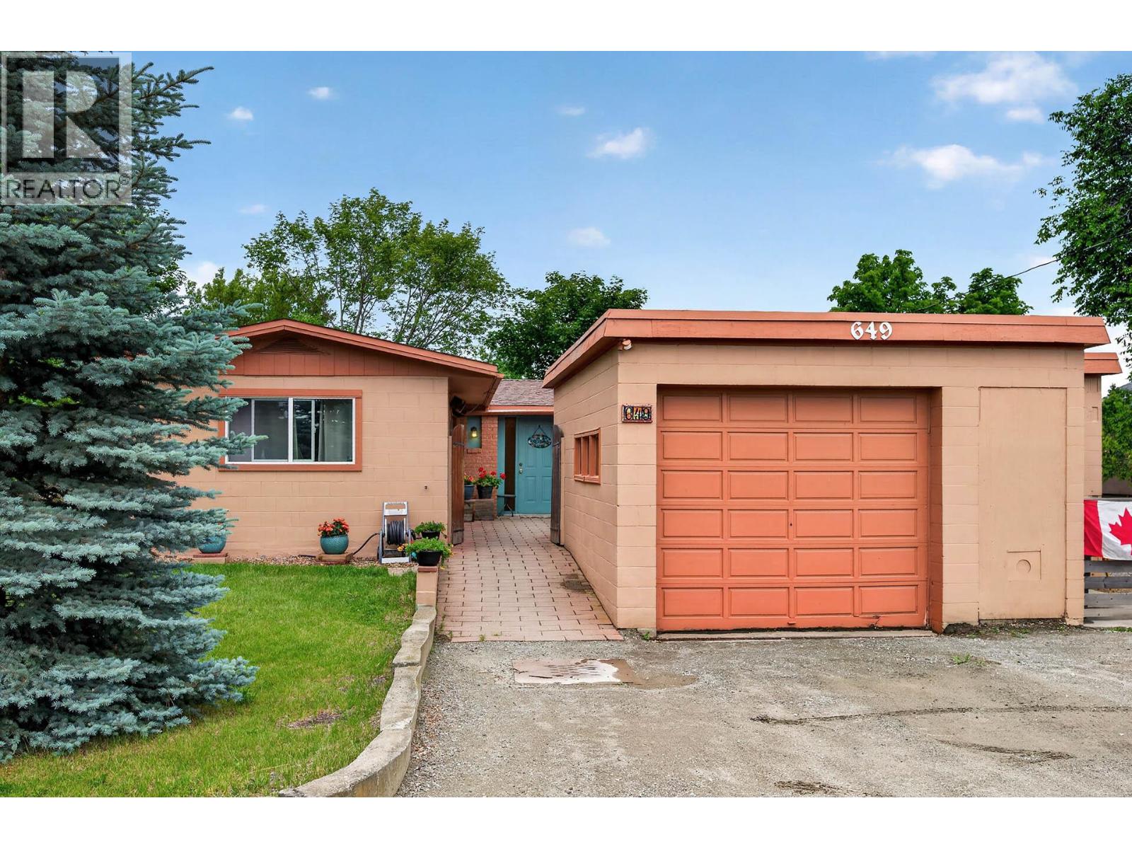 649 Sicamore Drive, Kamloops, British Columbia  V2B 6R6 - Photo 2 - 10390625