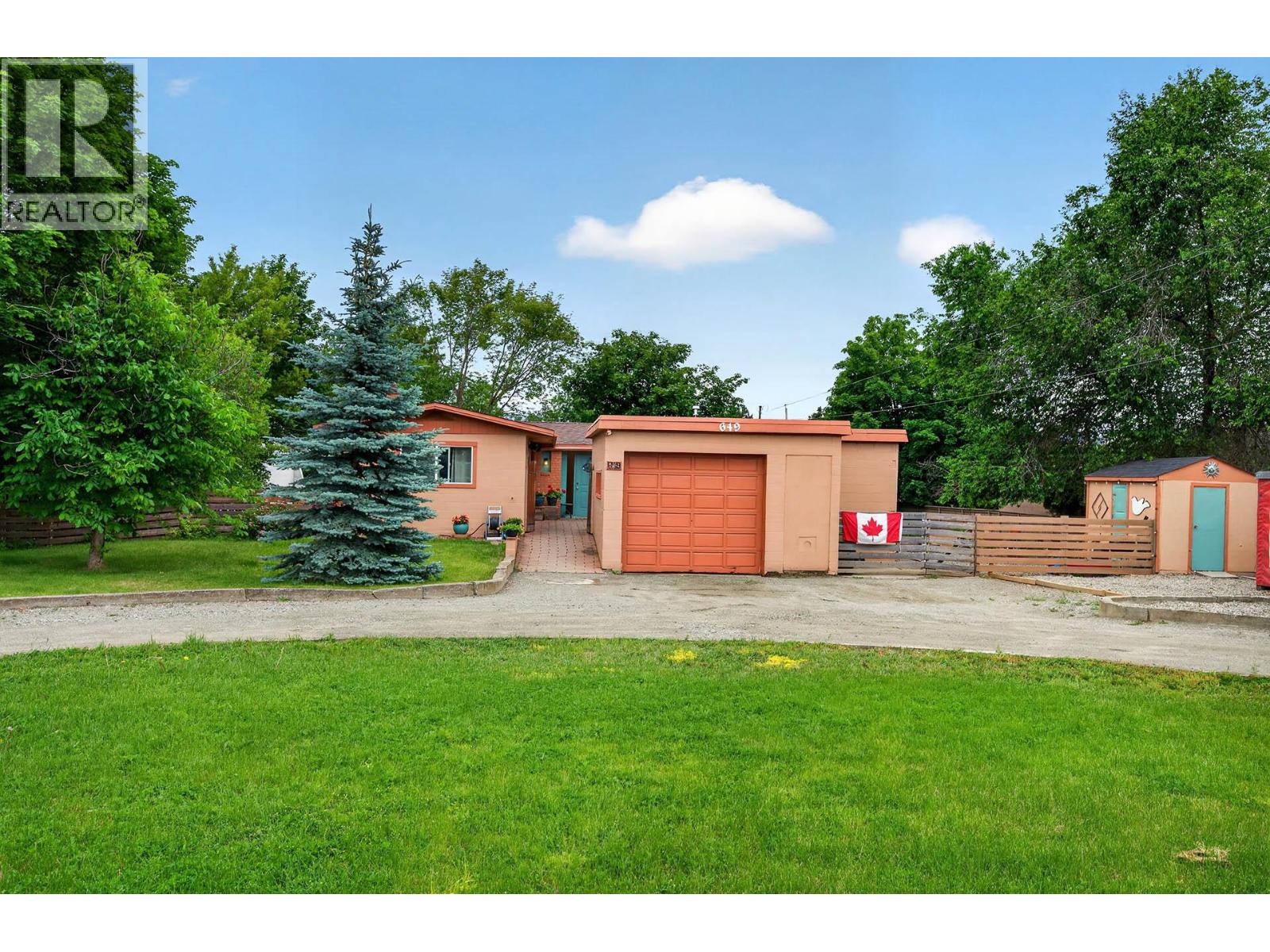 649 Sicamore Drive, Kamloops, British Columbia  V2B 6R6 - Photo 4 - 10390625