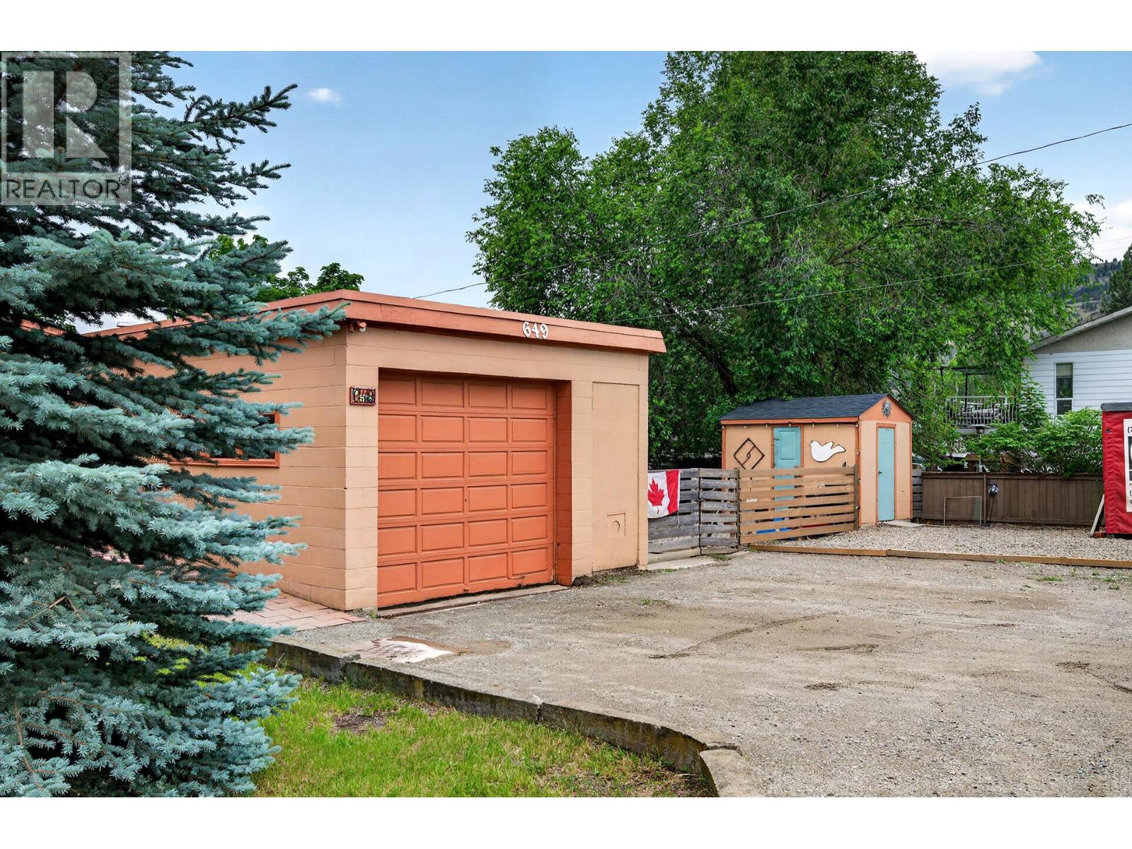 649 Sicamore Drive, Kamloops, British Columbia  V2B 6R6 - Photo 6 - 10390625