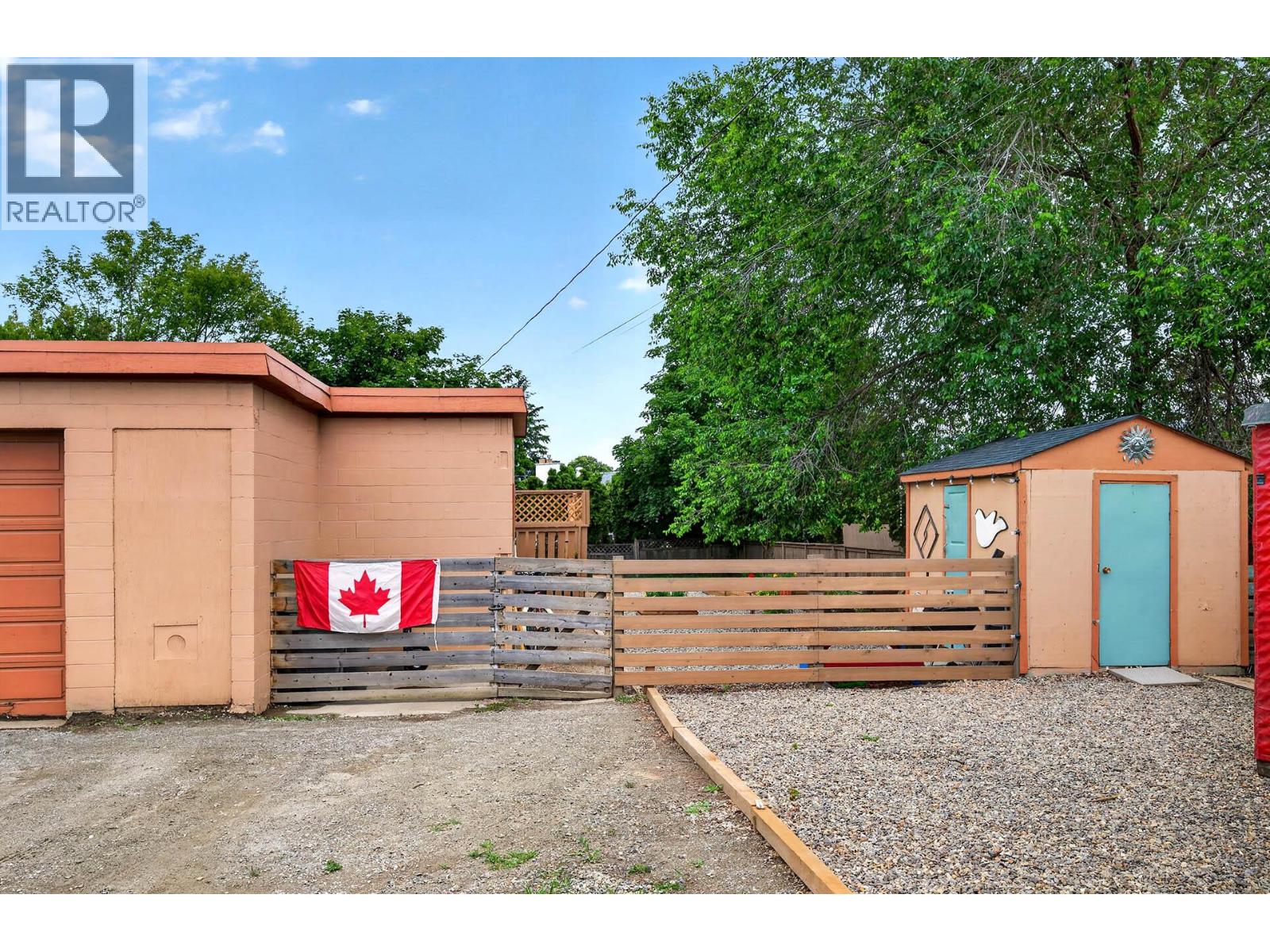649 Sicamore Drive, Kamloops, British Columbia  V2B 6R6 - Photo 7 - 10390625