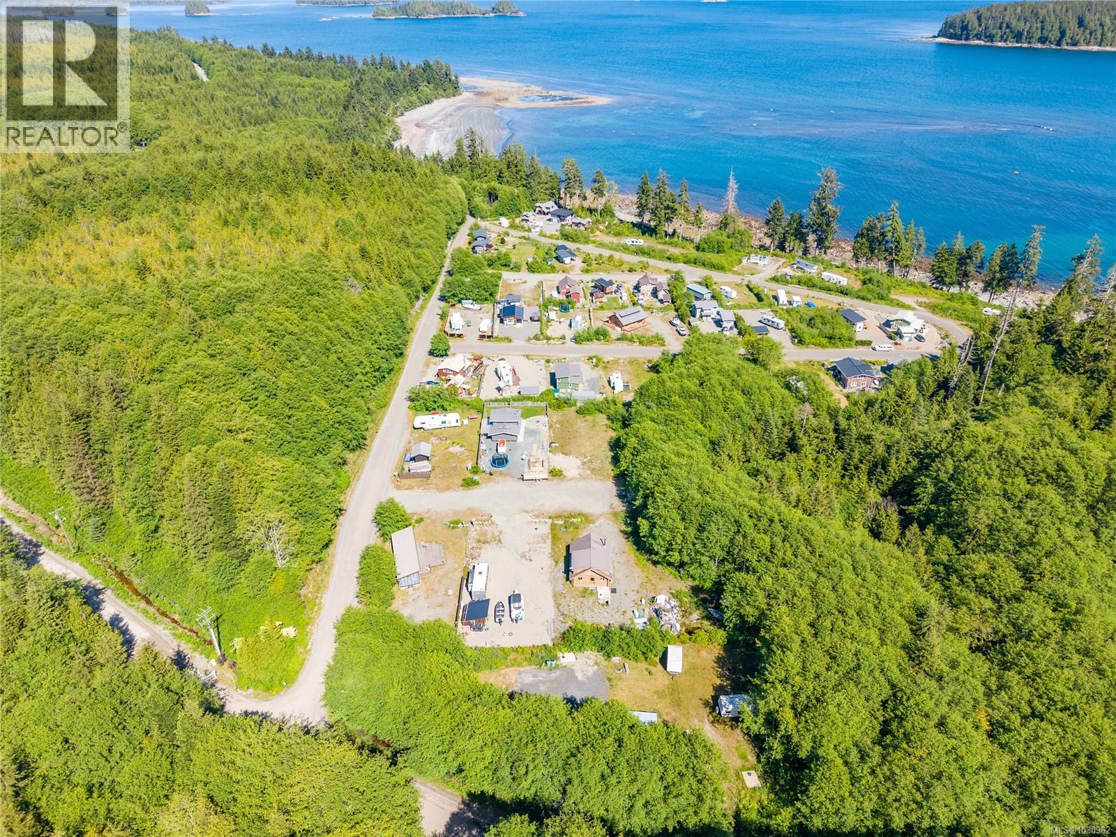 1182 Fourth Ave, Ucluelet, British Columbia V0R 3A0 - Photo 15 - 1030962