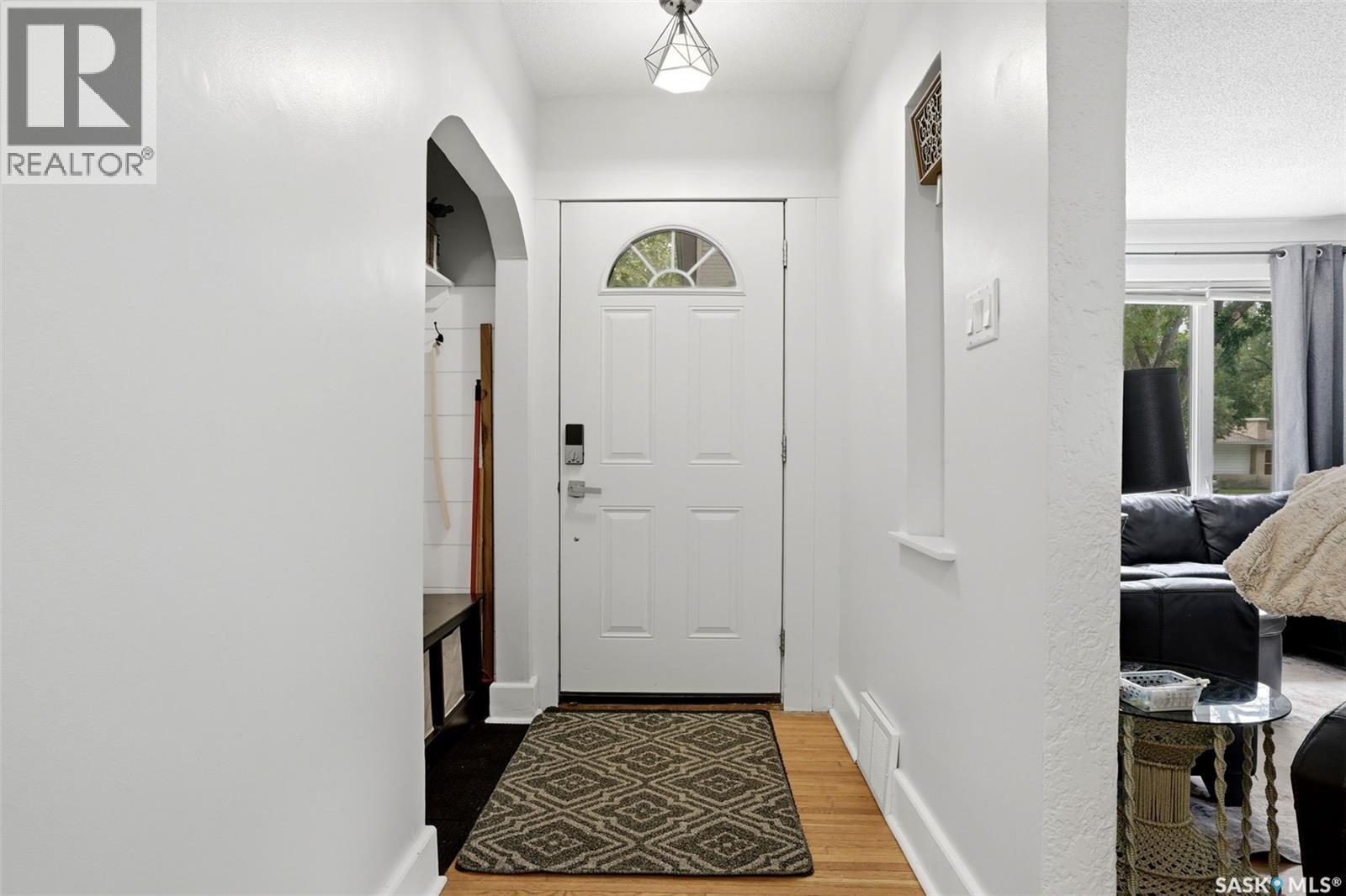 533 Broadway Avenue, Regina, Saskatchewan  S4N 1B9 - Photo 2 - SK039148