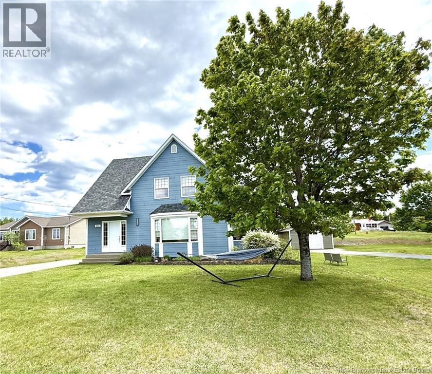 256 Rue Foulem, Caraquet, New Brunswick  E1W 1A4 - Photo 2 - NB141752