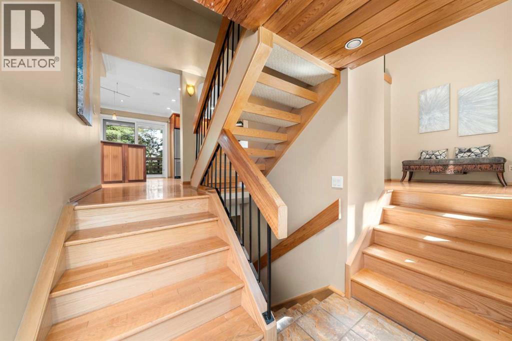 8 Varsplain Place NW, Calgary, Alberta  T3A 0C7 - Photo 4 - A2316291