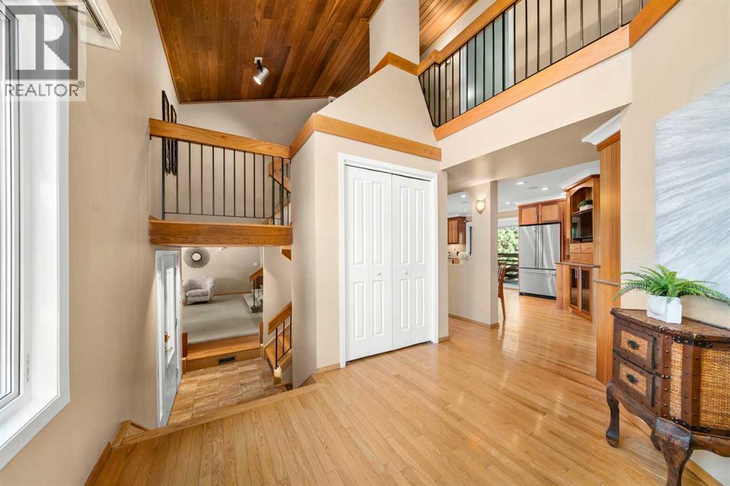 8 Varsplain Place NW, Calgary, Alberta  T3A 0C7 - Photo 6 - A2316291