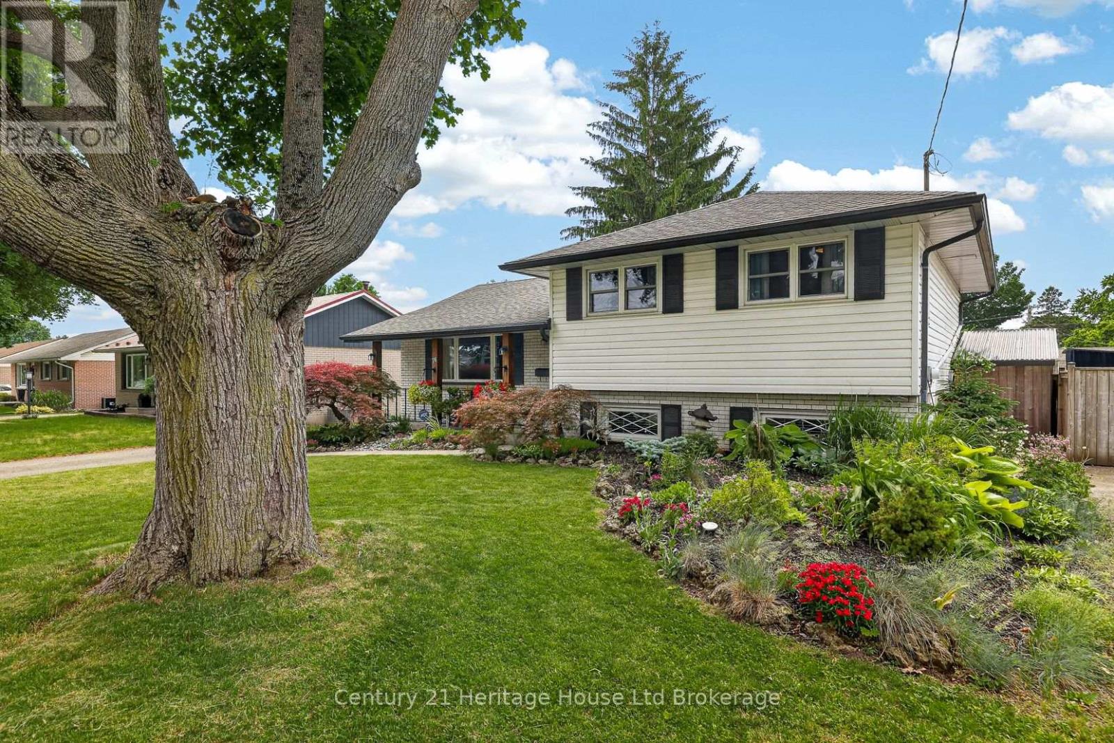 78 Lyndale Crescent, Woodstock, Ontario N4S 7S9 - Photo 3 - X13439016