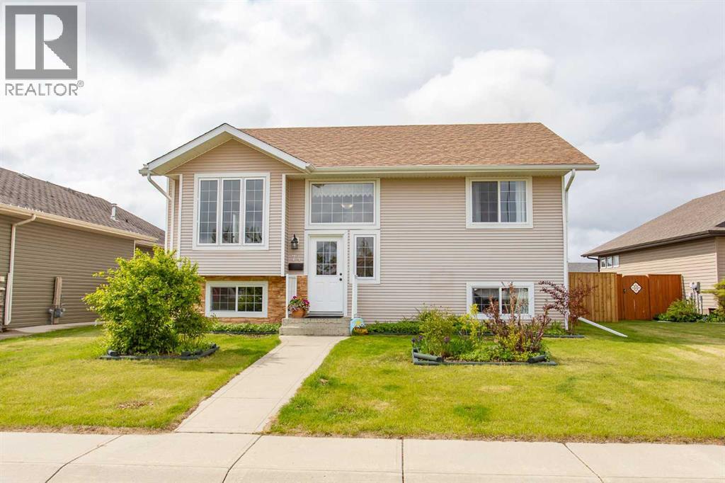 74 Pine Crescent, Blackfalds, Alberta  T4M 0E2 - Photo 1 - A2320213